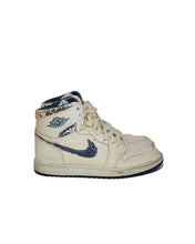 Load image into Gallery viewer, Nike Air Jordan 1 1985 Metallic Navy Right Side of Sneaker