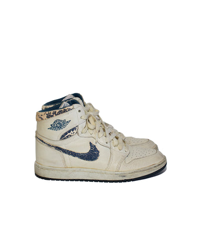 Nike Air Jordan 1 1985 Metallic Navy Right Side of Sneaker