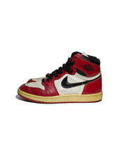 Load image into Gallery viewer, Nike Air Jordan 1 1985 Chicago Left Side of Sneaker