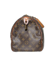 Load image into Gallery viewer, Vintage Louis Vuitton Speedy Handbag 30 V.I. 0951 Right Corner