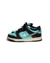 Load image into Gallery viewer, Nike SB Lows Diamond Supply Co. Tiffany Size 7 Left