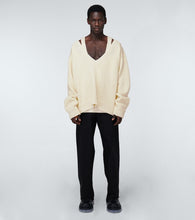 Load image into Gallery viewer, Bottega Veneta Chunky Knitted V Neck Sweater Model