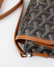 Load image into Gallery viewer, Goyard Grand Bleu Pm Black and Tan black and tan fine cracks